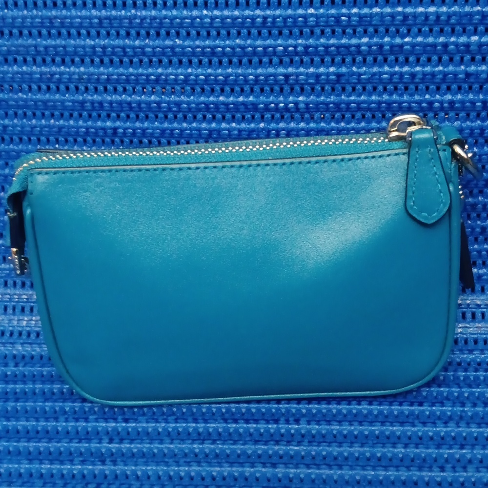 Coach - Picture 2 of 11